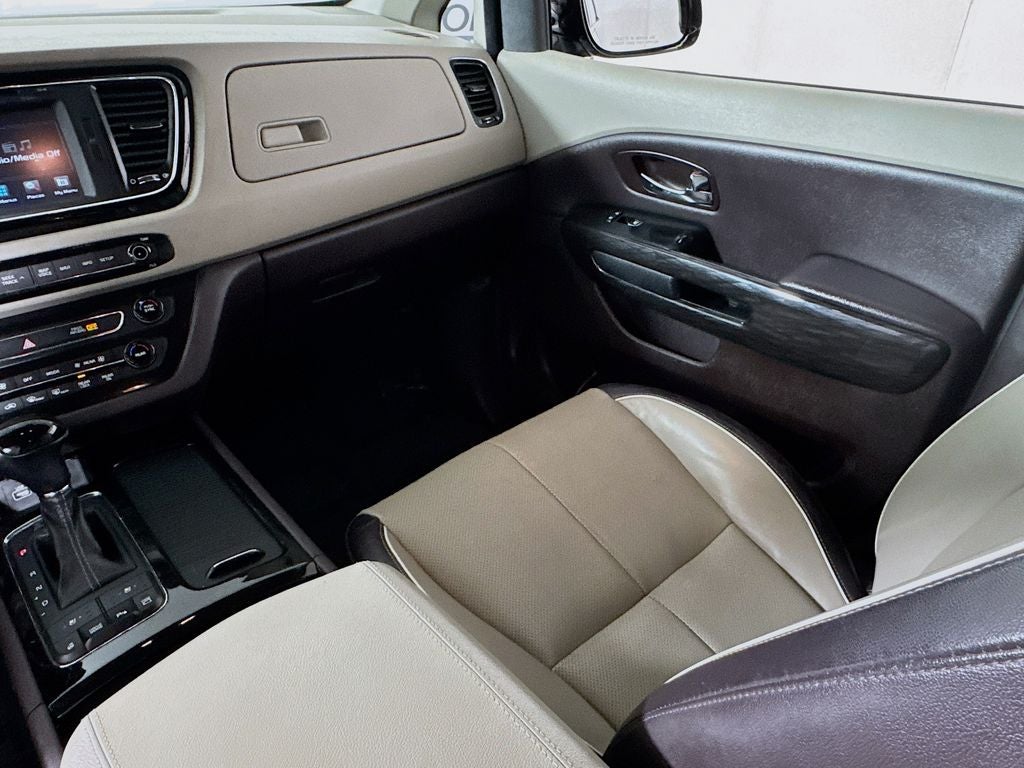 2016 Kia Sedona SXL W/MOBILITY SCOOTER LIFT