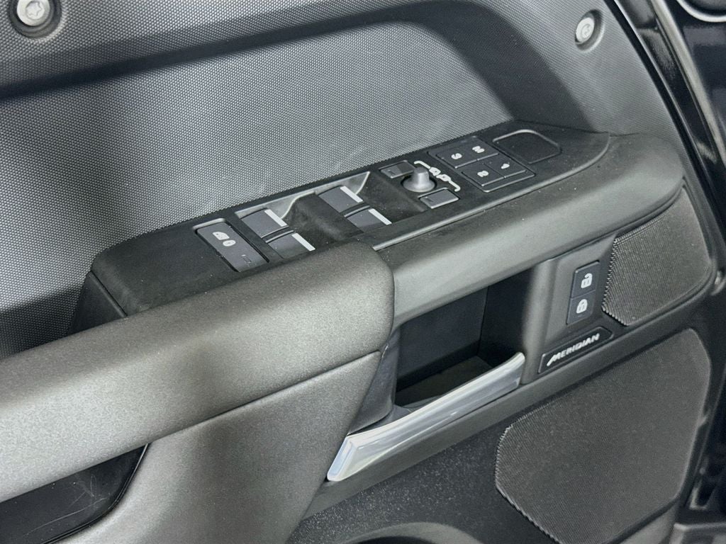 2025 Land Rover Defender 110 P300