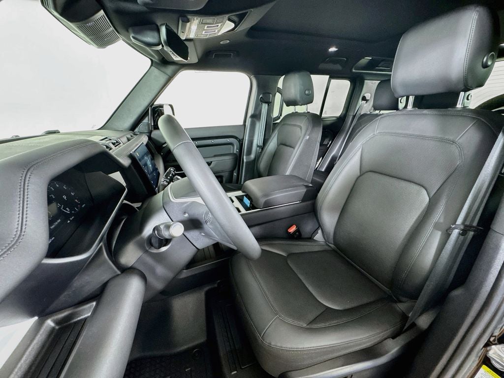 2025 Land Rover Defender 110 P300