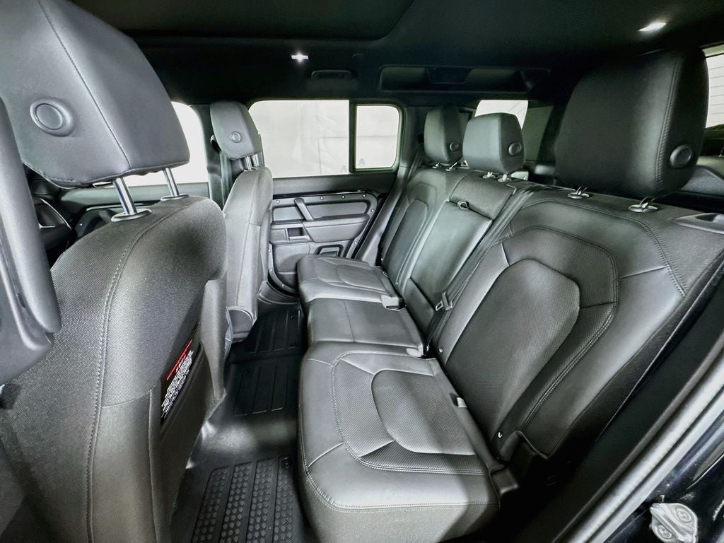 2025 Land Rover Defender 110 P300