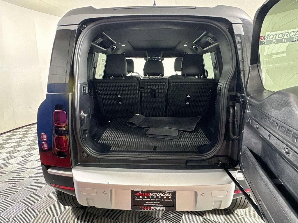 2025 Land Rover Defender 110 P300