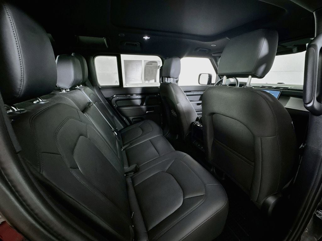 2025 Land Rover Defender 110 P300
