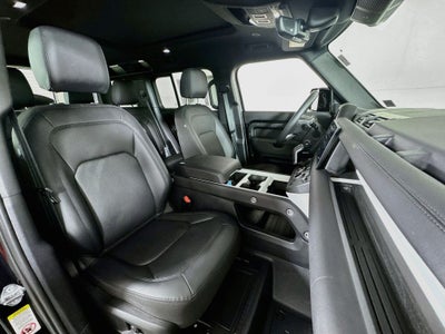 2025 Land Rover Defender 110 P300