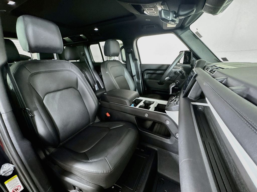 2025 Land Rover Defender 110 P300