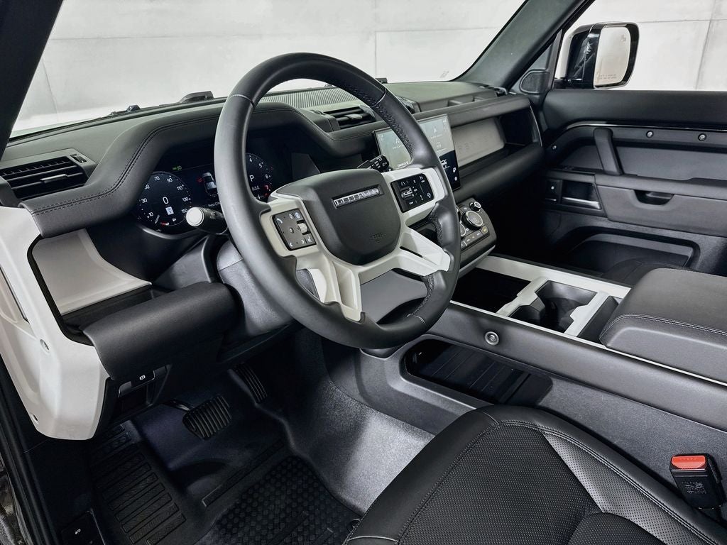 2025 Land Rover Defender 110 P300