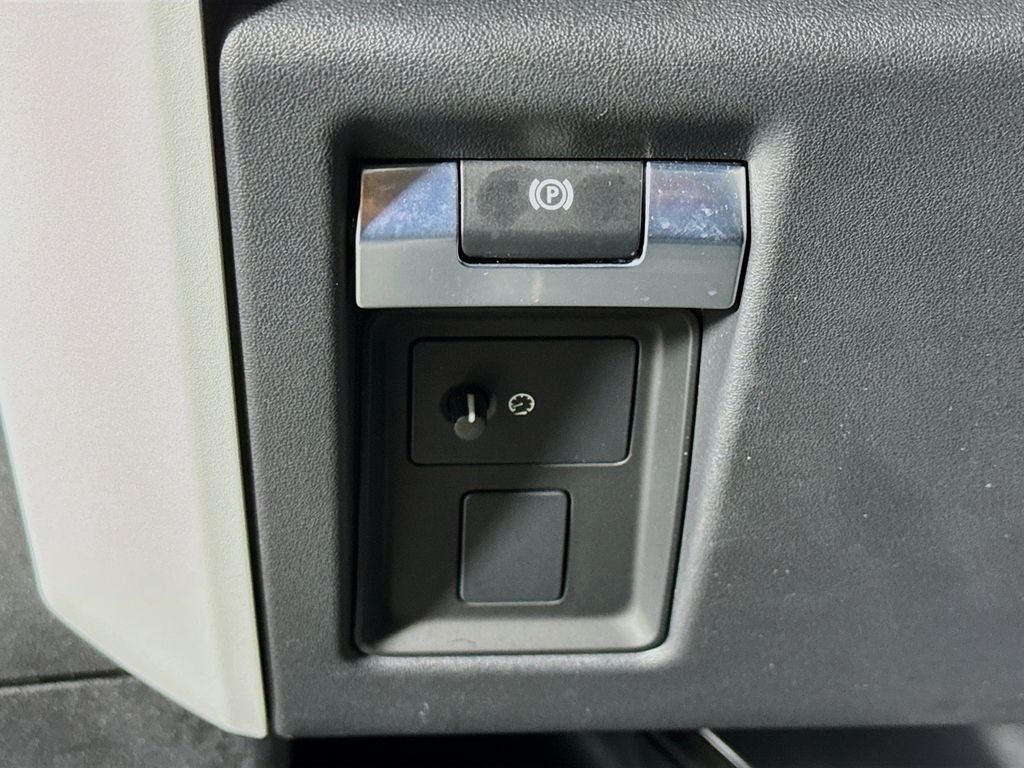 2025 Land Rover Defender S