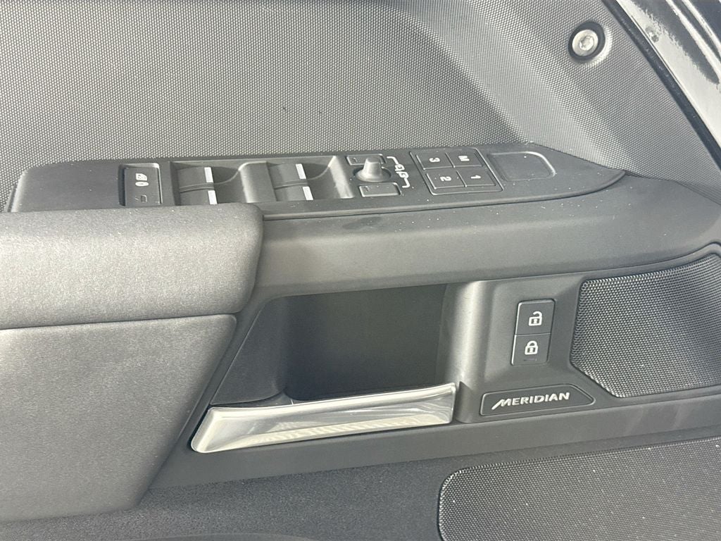 2025 Land Rover Defender S