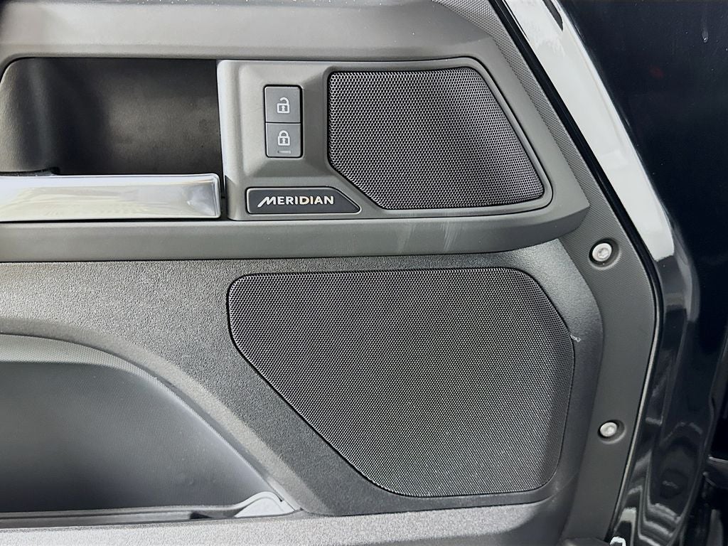 2025 Land Rover Defender S